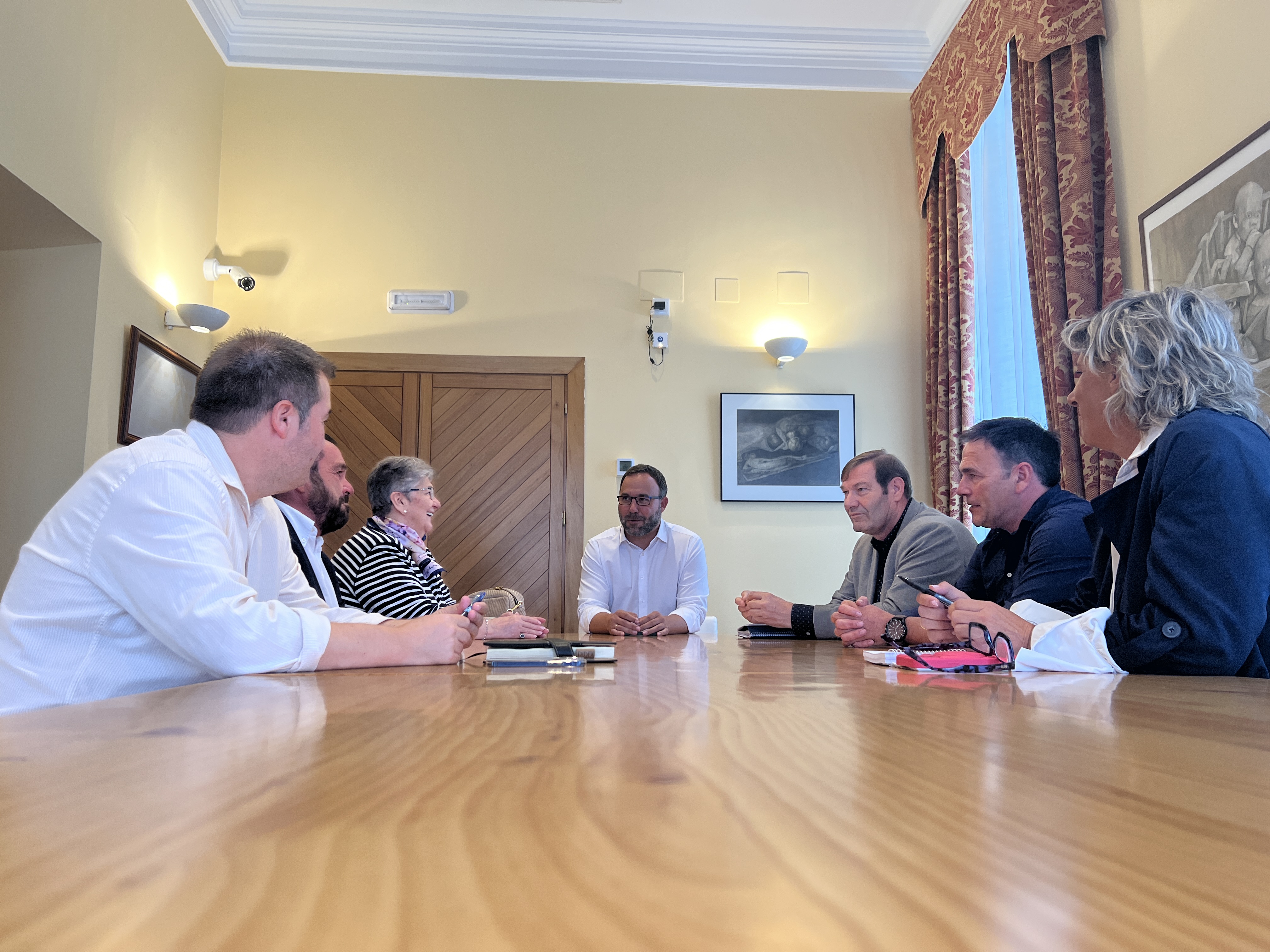 CUAS Mancha Occidental presenta el 16 Congreso Nacional de Regantes al alcalde de Tomelloso